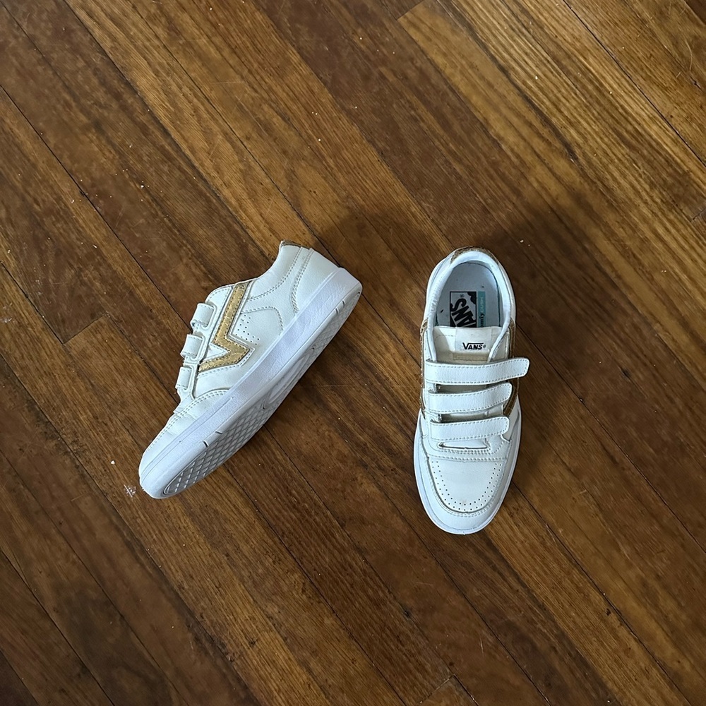 Wms 7.5 Men 6 Vans Lowland White and Gold